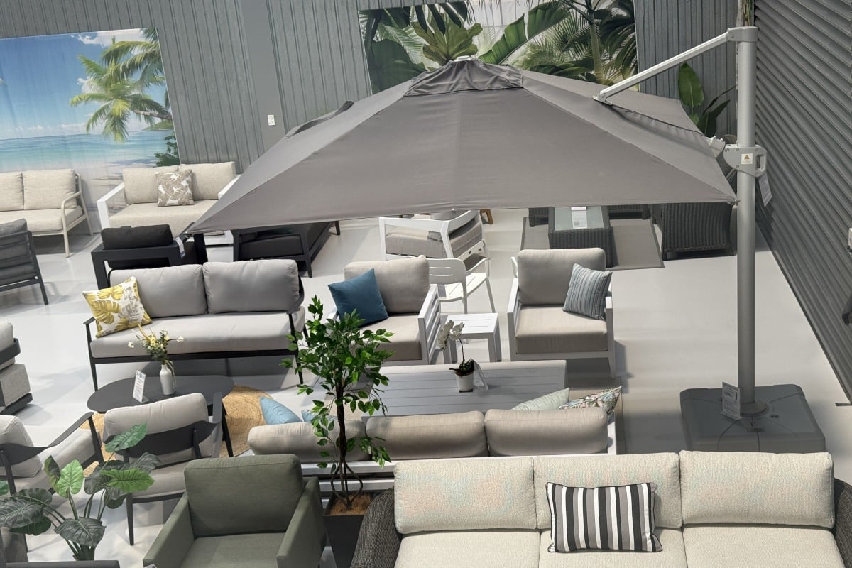 dark-grey-cantilever-umbrella cantilever umbrella square 3m x 3m dark grey