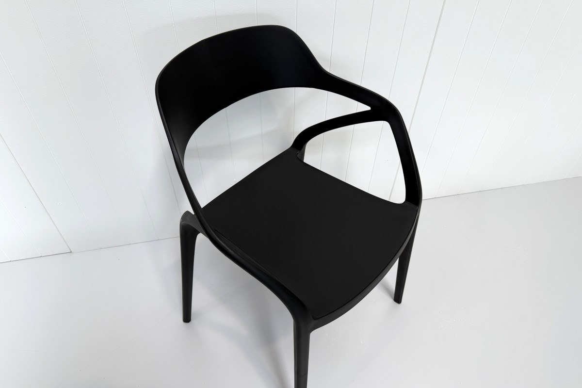 lyra resin dining chair black