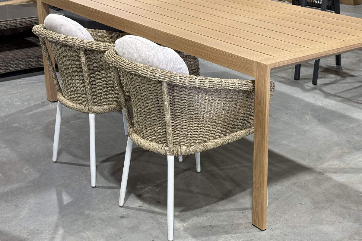cambridge with 6 ohope chairs dining set